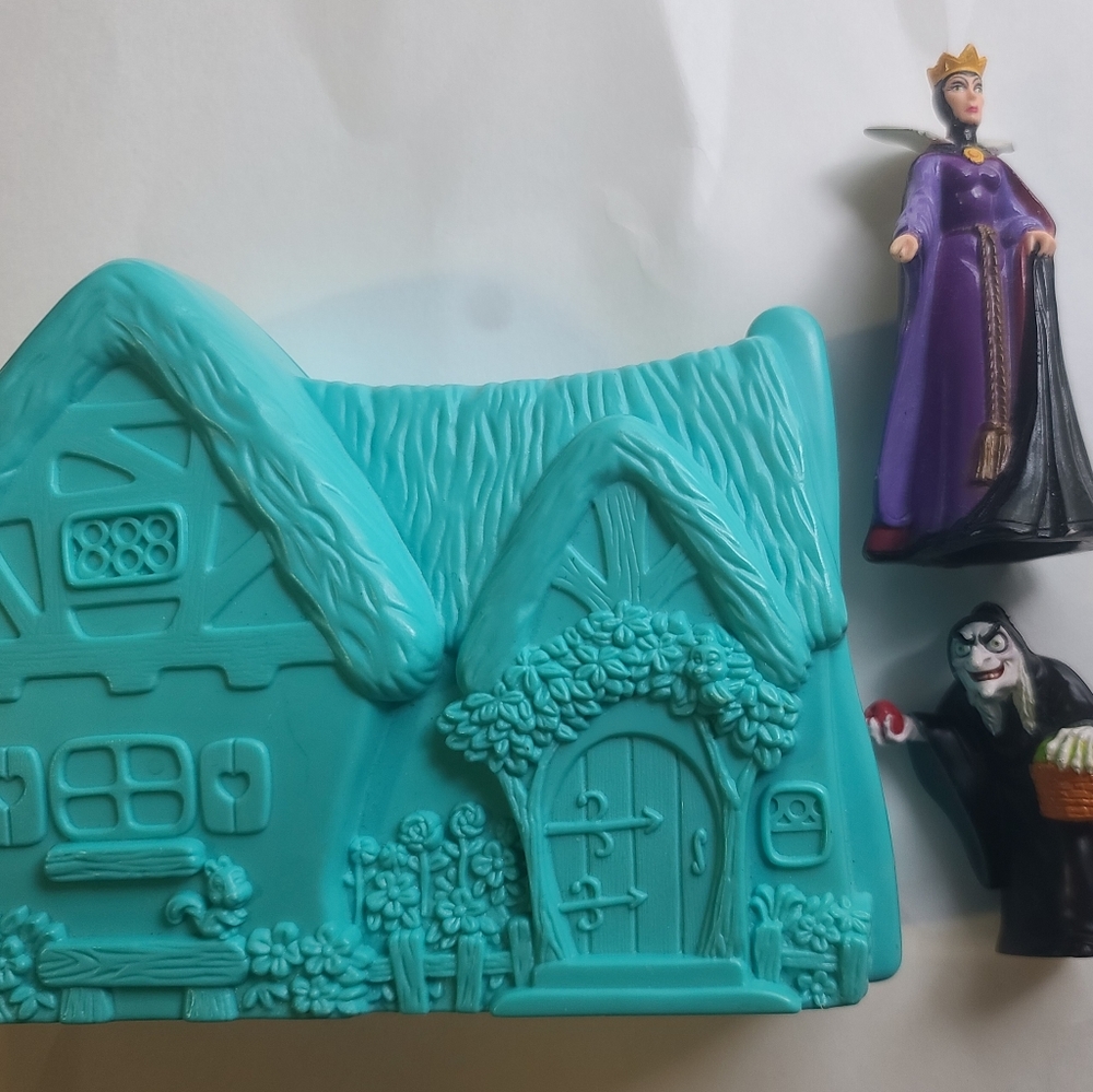 Vintage Once Upon a Time Disney Snow White PlaySet
